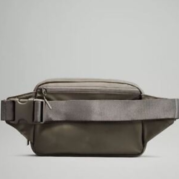 NWT LULULEMON EVERYWHERE BELT BAG - Picture 12 of 15